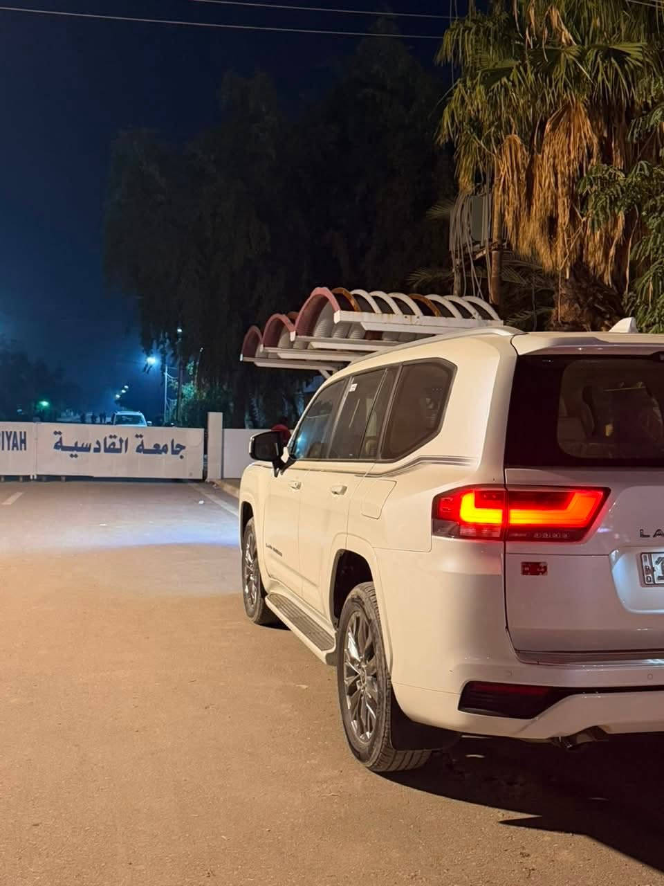 للبيع فقط 
لاندكروز GXR
موديل.  2025
ماشيه. 18000 قابل للزياده
3 شاشه 
2كشن كهربائي
2كشن تبريد
باقي المواصفات المعروفه 
السعر 730
مكان السياره الديوانيه 
***********
