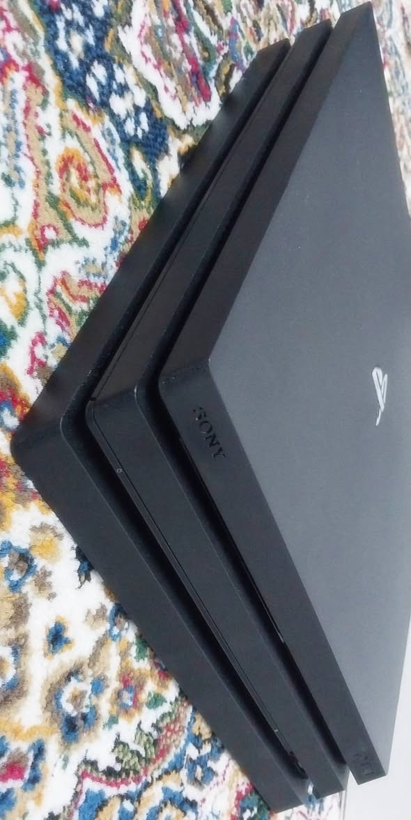 السلام عليكم
PS4 pro 1TB
للبيـع.. الجهاز نظيف كلش اوربي ما مستخدم قليل  
الجهاز فقط مفتوح (تنظيف فقط) ومع ملحقات يدة و HD ويشغل 4k بكل سلاسة للي حاب يشتري رقم ***********

