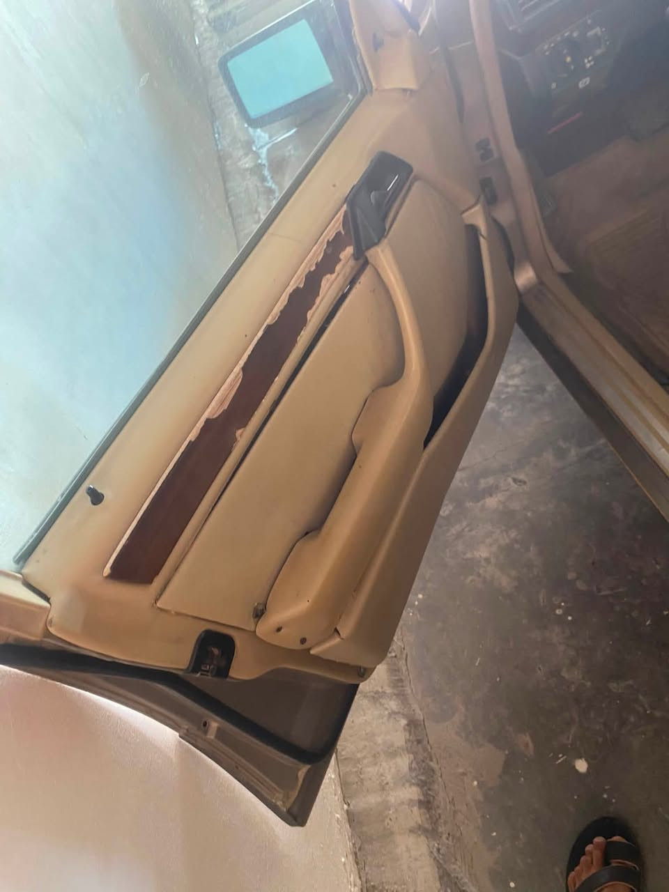 السلام عليكم مارسديس موديل 92 سعر 45 وبيها مجال ***********
