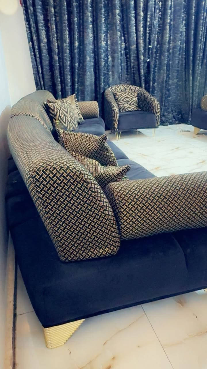 تخم للبيع 
10 مقاعد كلش نضيف 
السعر 750 البيع بسبب تحويل إلى بيت آخر 
للاستفسار تواصل وتساب ***********
