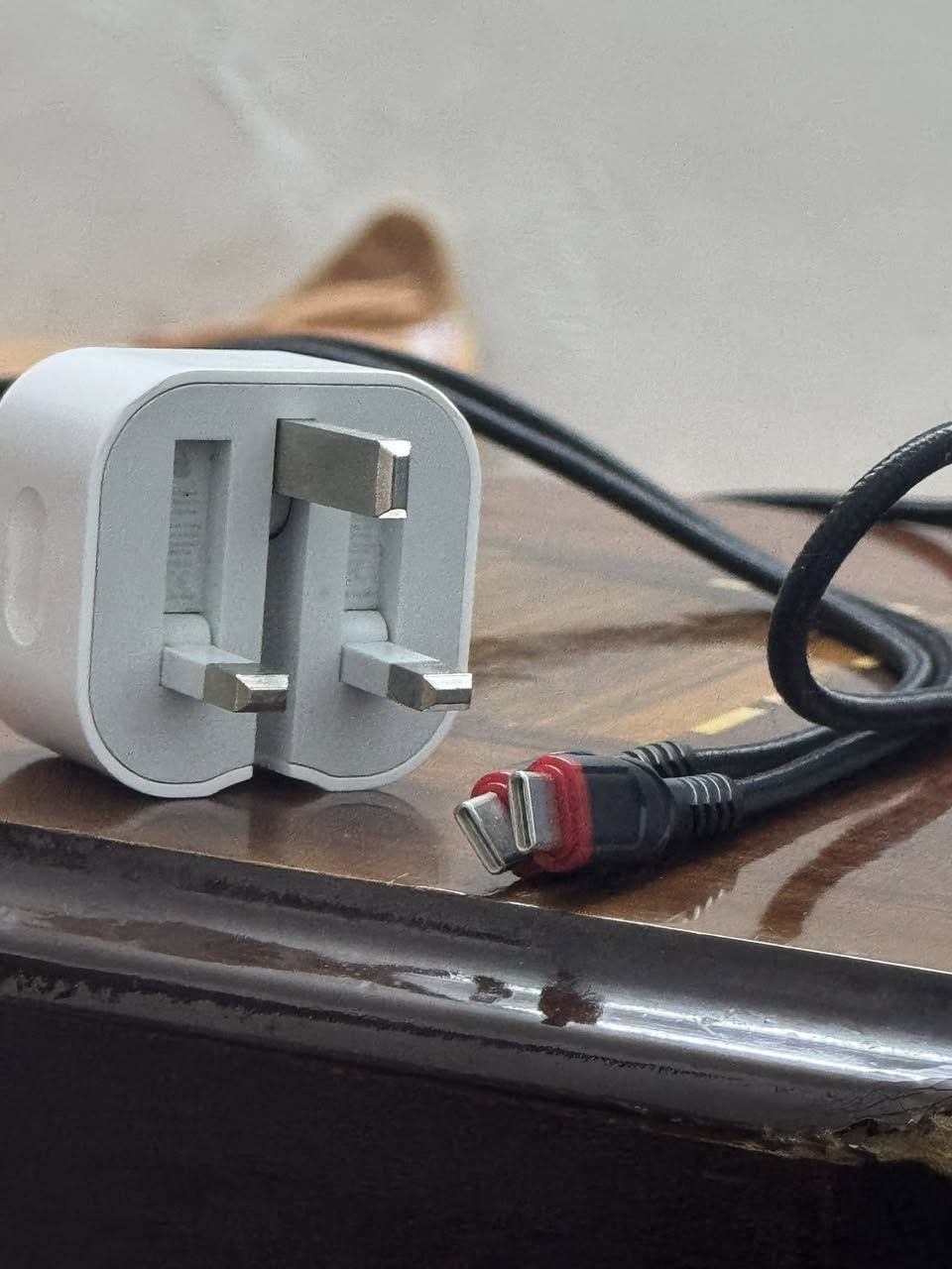 من رخصه الادمن 
للبيع شاحنه 20 واط لل ايفون اصلي اشتريته ب 35الف و الواير ب 15 الف هسه اثنينهم ب40وبي مجال ***********
