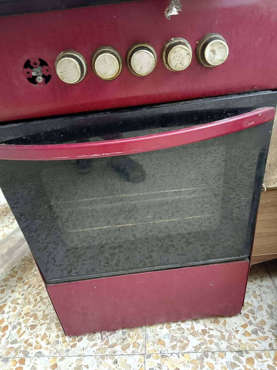 سلام عليكم طباخ ثنين عيون يشتغلن وثنين مايشتغلن ب 20 وبي مجال خلاط ب 5 مغسلة ب5 مبردة ب20 وبيهة مجال بلازمة ب50 وبيها مجال


**إذا كنت صاحب هذا الإعلان وتريد حذفه لأي سبب، رجاءا أرسل رسالة إلى الدعم الفني**