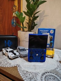 جهاز العاب محمول موديل r36pro يحتوي على ذاكرة ٦٤ كيكا يحتوي على محاكيا...