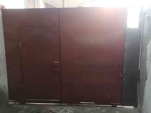 السلام عليكم 
باب اسلايت مستخدم حديد ثقيل دائره كله جنل 
مقلف من صفحتين ابليت ثقيل  وباب بنص قياسه متر 
طول 20-3
وبي تطواله 40 يطلع قياس الكلي 60-3
ارتفاع50-2
سعر 325 وبي مجال 
مكان البصره قضاء الدير 
هاتف ***********
