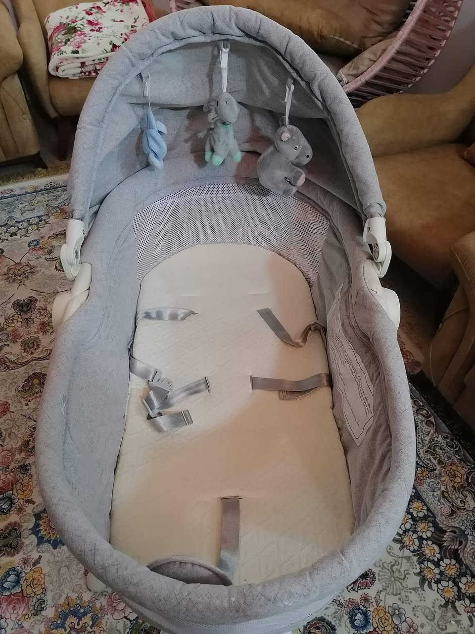 مرحبا

كرسي ومنام وهزاز يصير 

يصير بي موسيقى وينربط بلوتوث 

مستعمل قليل نظيف جداً ونظافته كما بالصور وباكيته موجود

المكان الكاظمية 

للشراء على خاص


**إذا كنت صاحب هذا الإعلان وتريد حذفه لأي سبب، رجاءا أرسل رسالة إلى الدعم الفني**