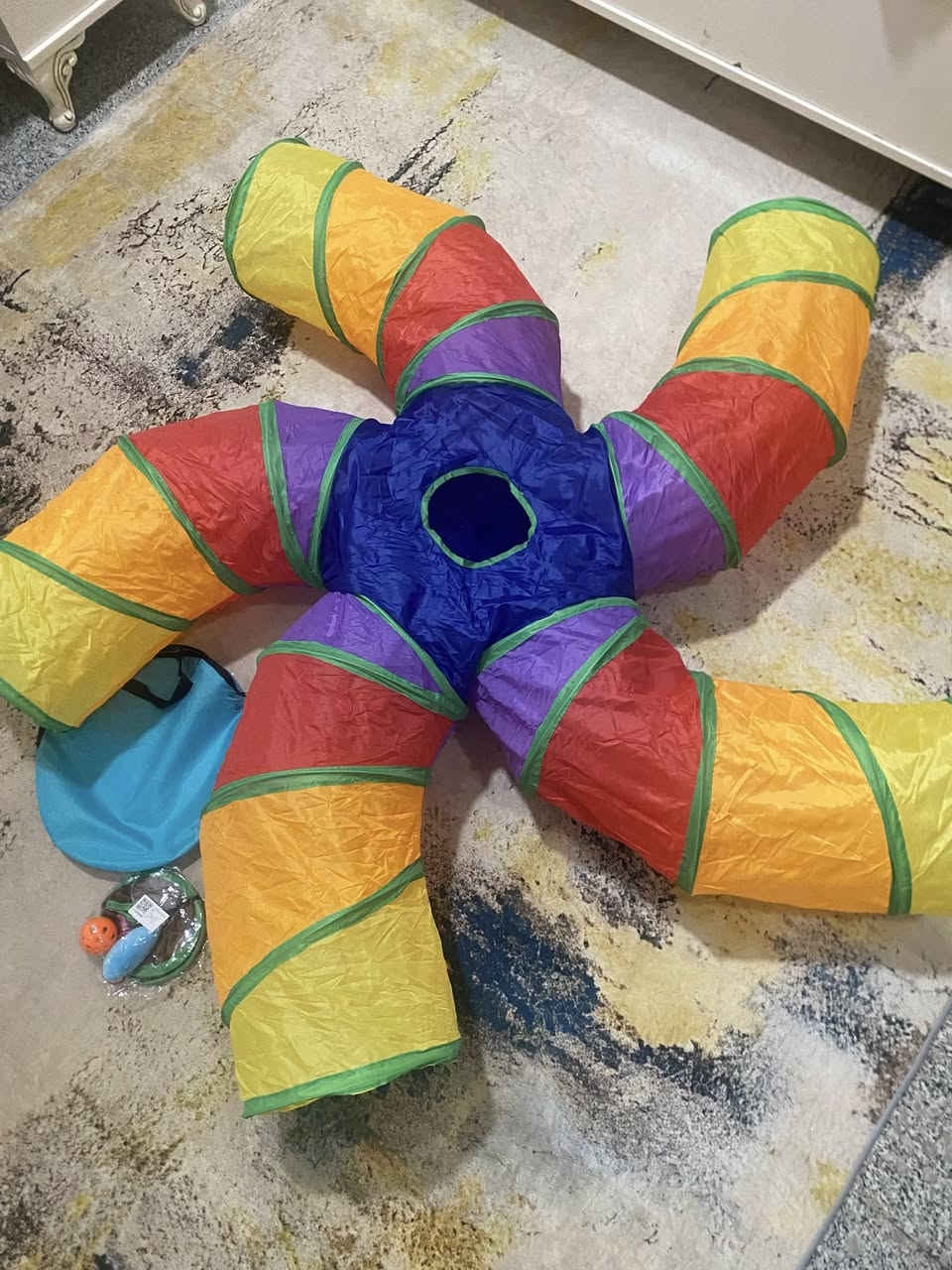 لعبه للبيع مال بزازين 🐈 حجم الكبير اشتريته وبعدني ما مستعمله جديده وراحت البزونه عنوان بغداد الحريه *********** وتساب ما متواجد عل فيس
