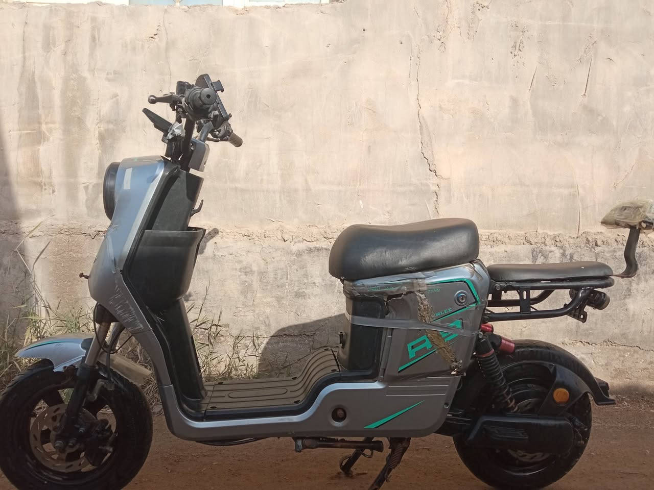 دراجه R9 للبيع بطاريات شديتهن قبل شهر
جدد ودراجه تخبل بريك وسرعه وتتحمل وزن فقط المدكر طك عندي وكفر كما موضح بل صوره تجي وتشوف بعينك سعر 325 عنواني بصره تنومه ***********
