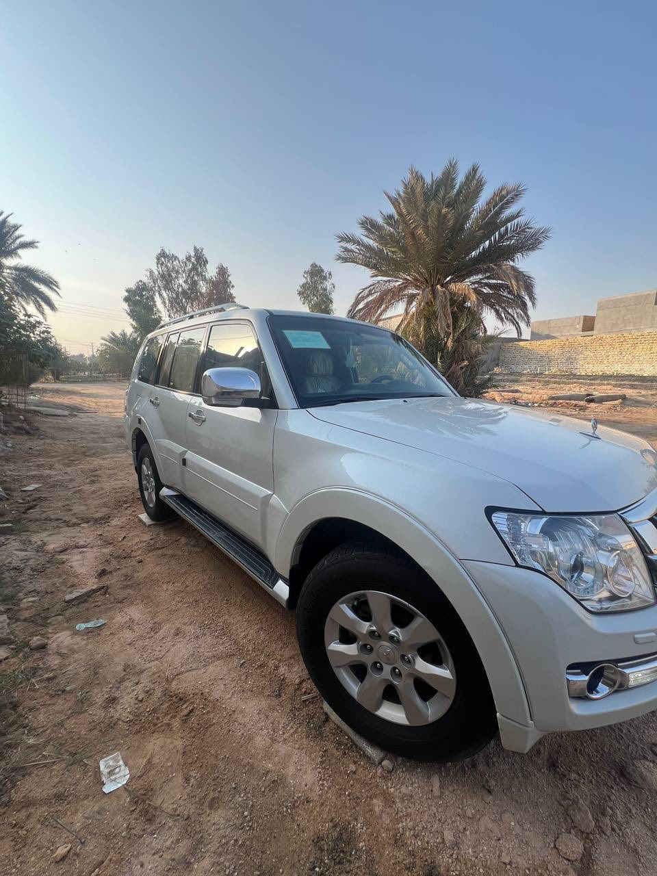 السلام عليكم 
 باجيرو 2015  حبتور فول مواصفات للاخير السيارة جديدة وجاهزة من كلشي وبيها هواي اضافات 
لايت زنون 
 شاشة
  كامرة خلفية
 تحكمات ستيرن
 كشنات جلد كهربائية 
مكينة 3500 المرغوب مكفولة كفاله عامه من كلشي كير ومكينة وحدادية ( ما عدا بارد ع كد اصبع جوه قبق البانزين اثر رصعة فقط و السونار موجود وانت تاخذ سونار وين ما تريد )
اما الباقي كفالة عامة رقم بغداد بأسمي شخصيا ماشية 104 الف حقيقي السيارة جديده وما متعوبة ابد يعني انضف من هواي موديلات حديثة مكان السيارة 
كربلاء - طويريج   
للاستفسار اكثر ‭٠٧٧٠  ٣٦٩  ٩٤٧٨‬
