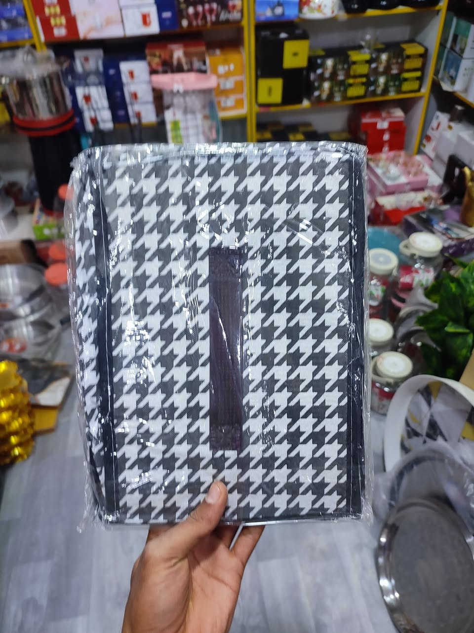 توفر صندوق ملابس الحجم الصغير.
بسعر بس 1000.
العنوان الديوانيه الشارع المؤدي الي حي الامام الصادق مقابل دكتوره سحر للاسنان 
التوصيل داخل الديوانيه فقط 🚕🚕


**إذا كنت صاحب هذا الإعلان وتريد حذفه لأي سبب، رجاءا أرسل رسالة إلى الدعم الفني**