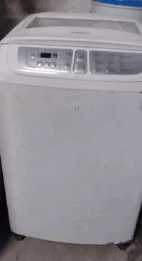 السلام عليكم غساله اوتوماتيك لبيع نضيفه بس تصرف مي شغل ع فحص سعر 100وبيه مجال لاستفسار واتساب ***********
