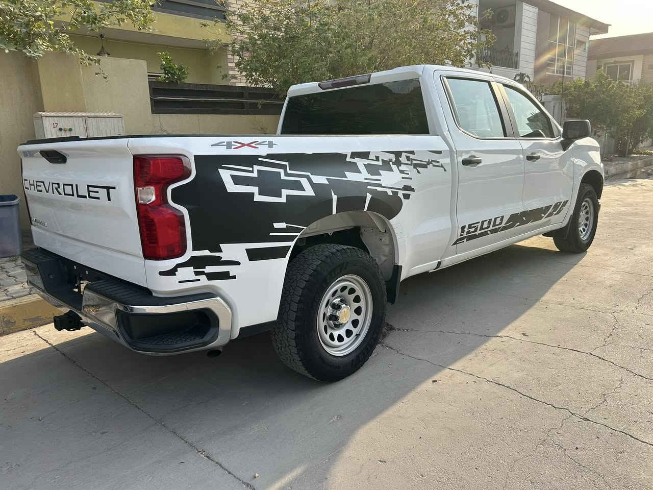 سلفرادو موديل  2022
باب طويل 
8 سلندر 5300 4x4 دفع رباعي 
السياره تترقم شمالي فقط وبشرط 
السعر 175 
وارد امريكي ضررها موجود داخل مشنور 
السياره جاهزه من كلشي 
مكان سياره كركوك 
موبايل ***********
