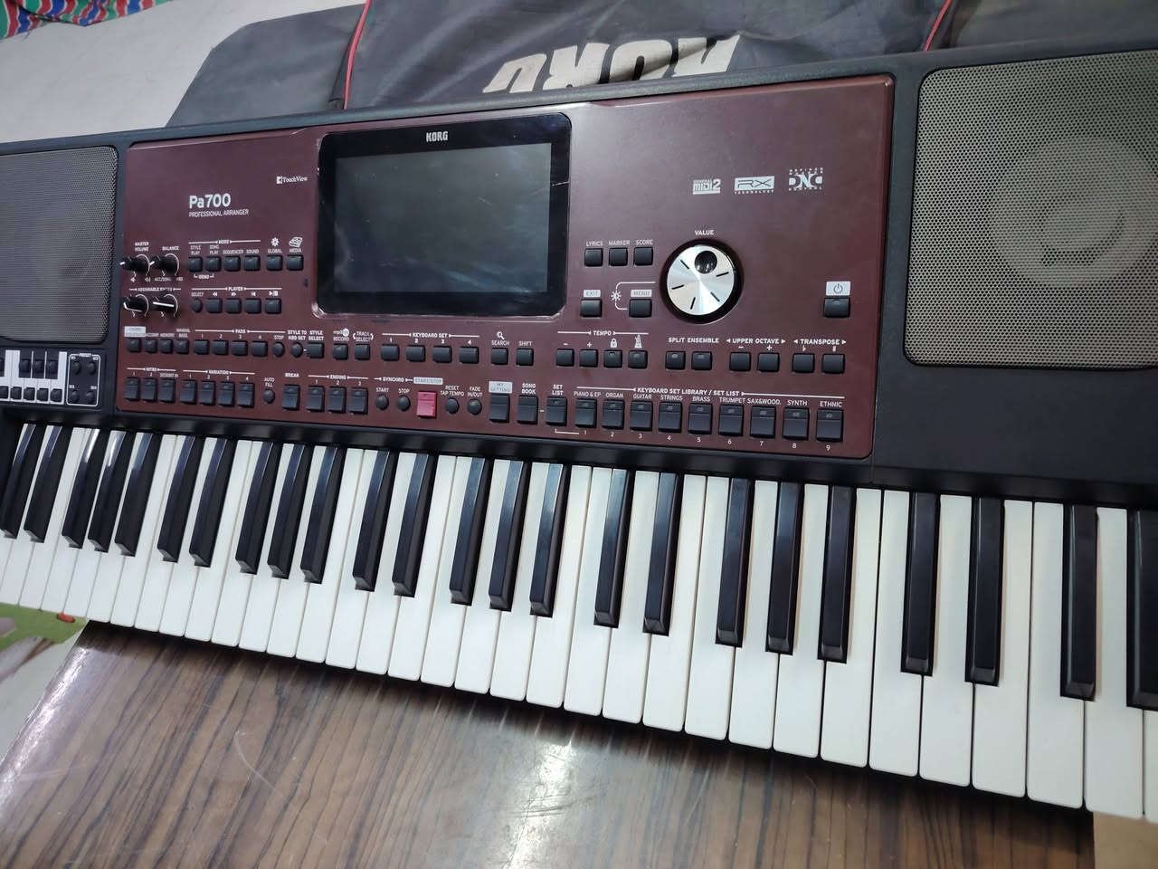 كورج 700 اخو جديد حتى لزكه مال شاشه لحد الان بيه مع برنامج فول سعره 9 بيه مجال قليل للتصال ***********
