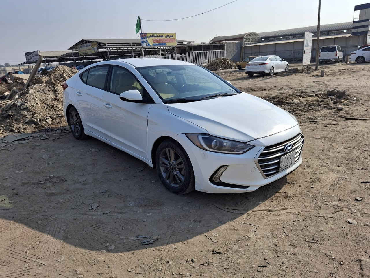 سلام عليكم النترا ابيض صدفي امريكي ..ضربتها بنيد  وتبديل جاملغ ايمن وباب صار بي صبغ جلاتين..سياره بدون داخل. حجر موجد مابيها لا لغد ولا شاصي.موصفات عاديه شاشه وتحكمات.. .سعرها ١٢٠ وبيها مجالل
*********** مكاني بابل
