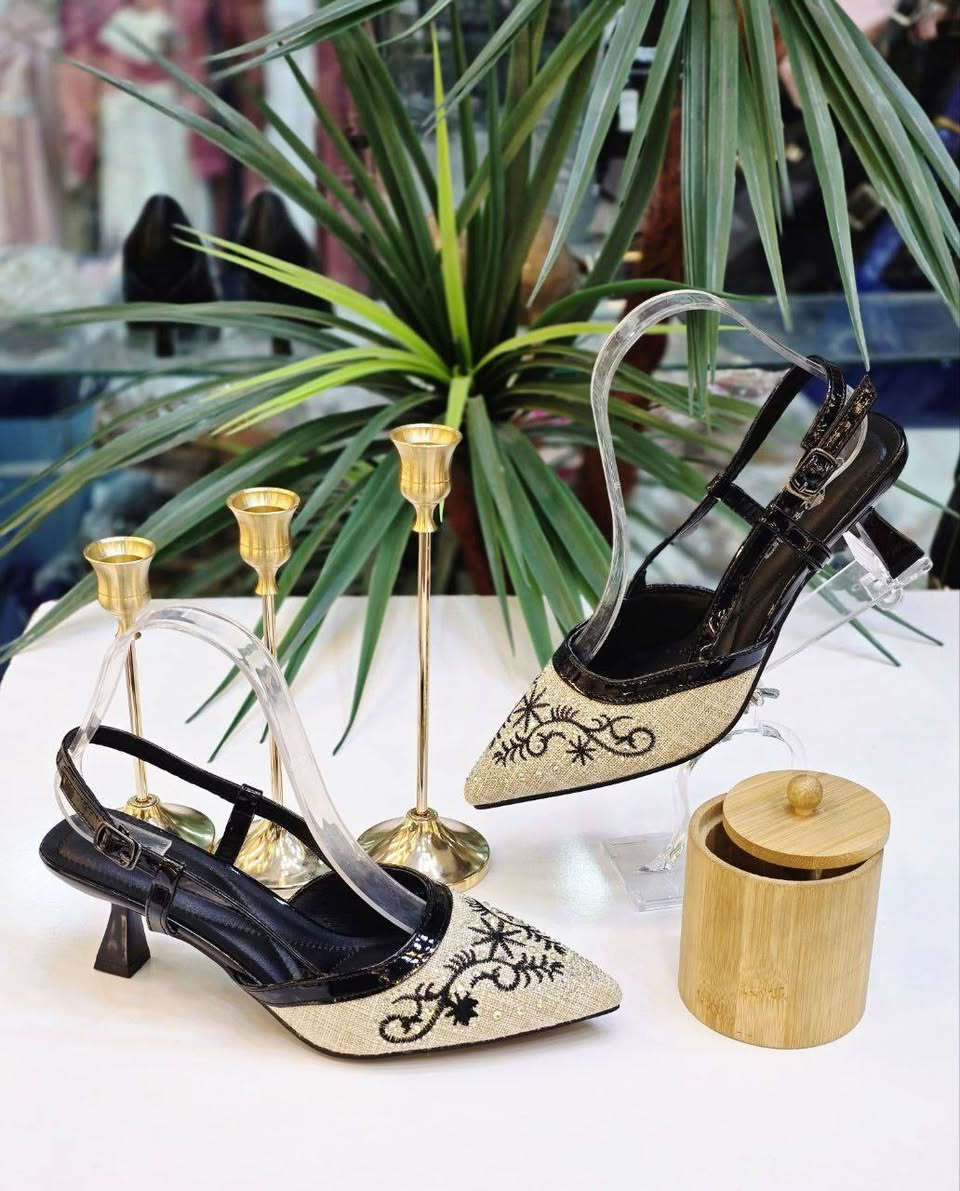 كعب ارتفاع 4 سم
37-38-39-40-41


**إذا كنت صاحب هذا الإعلان وتريد حذفه لأي سبب، رجاءا أرسل رسالة إلى الدعم الفني**