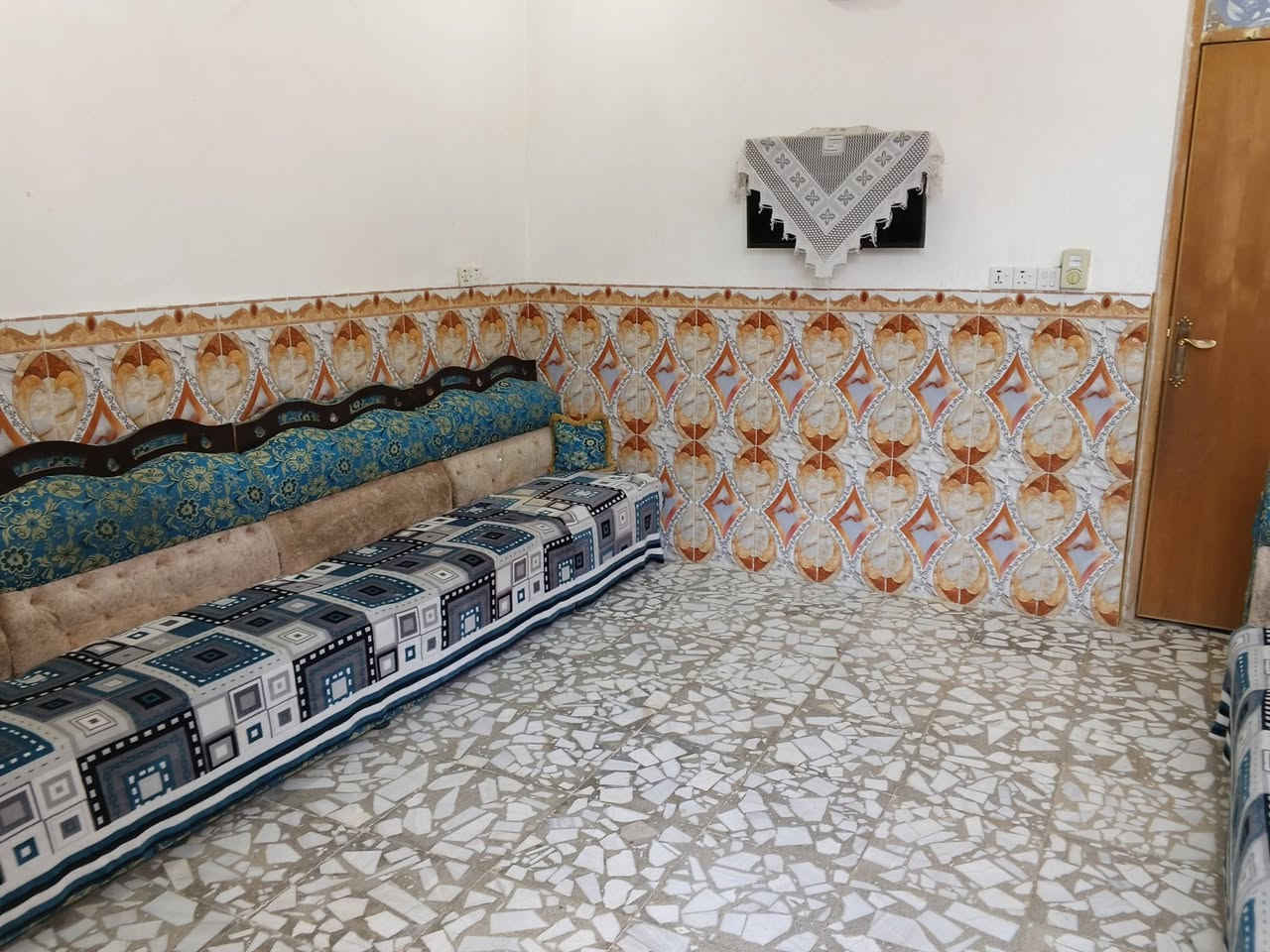 دار للبيع حي الزهراء شارع غسل بغداد كافة الخدمات ***********
