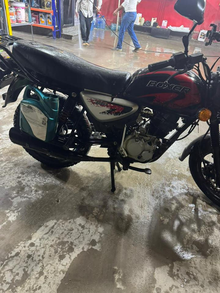 السلام عليكم دراجة بوكسر للبيع موديل 2023 مجفتة مرة وحدة تجفيت شركة نظيفة  سعر مليون ونص مكاني بغداد الدورة للتواصل *********** بس واتساب وهذا اتصال ***********
