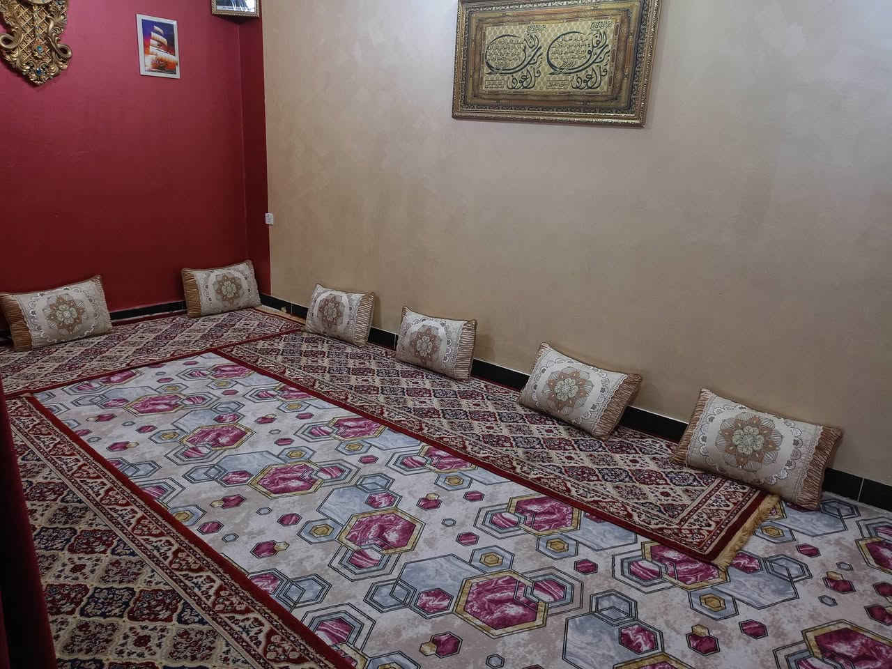 .... بيت للبيع....
المساحه 120 طابو صرف
يتكون من غرف نوم عدد 2
استقبال.. وصاله... ومطبخ... ومنور .وصحيات..
المكان جامعة الوطنية تضحيه شارع الملعب ماقابيل دائرة الاملاك سابقآ.... البيت خلفي الدربونه 150سم
ملاحضة البيت يتجر ع الطلاب الجامعة الوطنية
الاتصال على الرقم *********** وتساب

