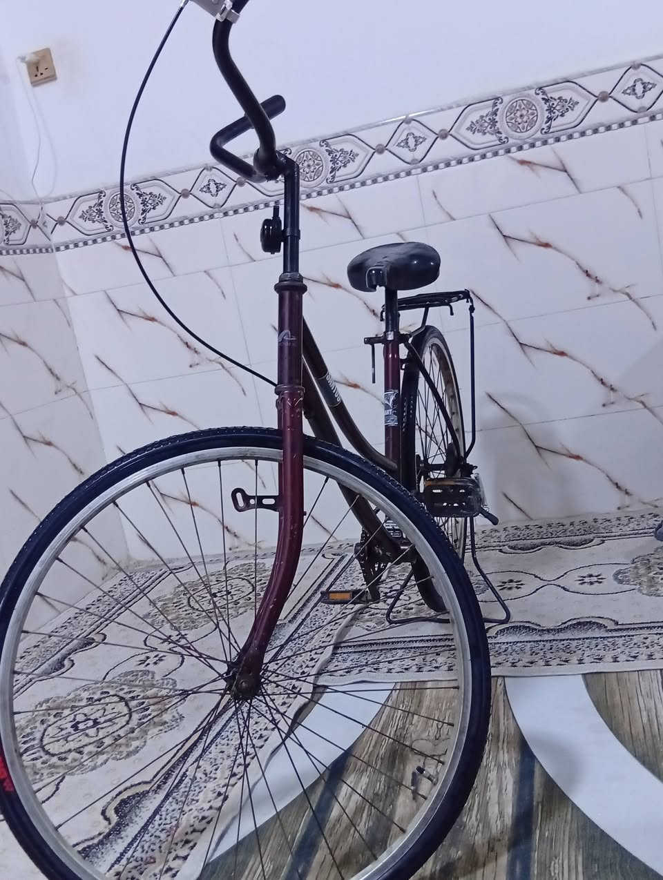 سلام عليكم شباب بيسكل باله نضيف ما بيه اي زلق للبيع سعر اتصال على الرقم  ***********
