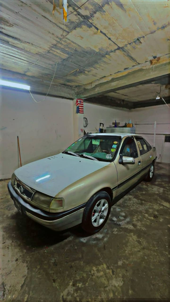 ئۆپڵ ڤێکترا مۆدێل ۱۹۹۳ گێڕ عادی مەکینە ۲۰ سەیارەکە بێ دەعم و لێدراو ساردە کوتی نییە خایسی نییە زۆر جوان ماوەتەوە  چوار تایەو ویلی نوێیە بێ کێشە بێ دوکەڵ بێ بوخار سەیارەکە علوجە بەشەرتی موس و بڕاوە ماڵی مەدەنی بەشەرت
سعر 19 گەڵاو مجال 
جوابی چات نادەمەوە ***********
