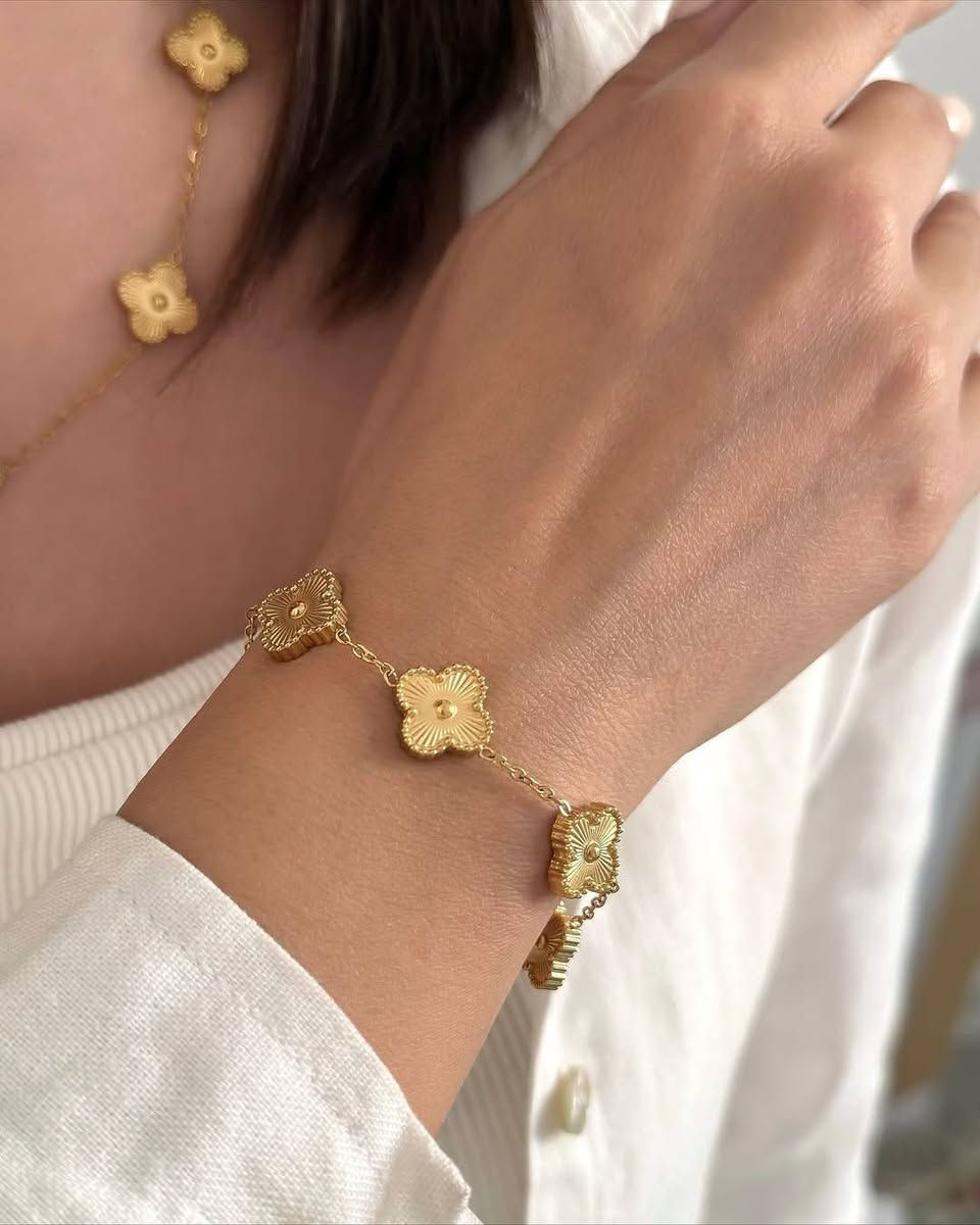 مجموعة فان كليف 
ضمان طلاء ثابت 
الالوان الترند الأساسيه
متوفر توصيل داخل بسمايه الف


**إذا كنت صاحب هذا الإعلان وتريد حذفه لأي سبب، رجاءا أرسل رسالة إلى الدعم الفني**