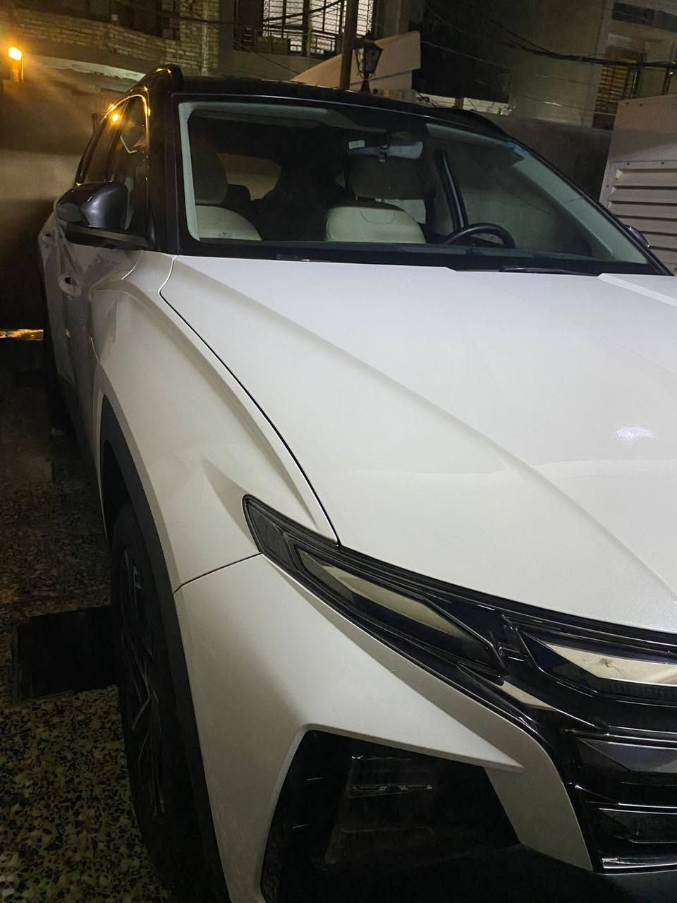 السلام عليكم لبيع توسان ٢٠٢٥
مواصفاتها فوول
محرك ٢٠٠٠ 
بصمة  وتشغيل عن بعد 
كراسي كهرباء 
صندوق كهرباء 
تبريد بالكشنات 
تدفئ بالكشنات 
ويل ١٩
بردات خلفية 
شاشة كبيرة متصله 
تبريد خلفي 
توكلر
مانع انزلاق ومانع انحدار 
مري ترحيب وشفط 
شاحن واير لس 
هاند بريك بصمة 
اوتو هولد 
حساس أمامي وخلفي 
كامرة دوارة 
حساس تاير 
دشبول دجتال متغير 
لايت زنون متحرك 
داخل ابيض 
فول تحكمات استيرن 
ايرباكات 
هزه كامله
 السياره بغداد
عداد الكيلو متر 8000 
السعر٢٣٠ ورقه بيه مجال بسيط لشراي 
العنوان بغداد
***********
