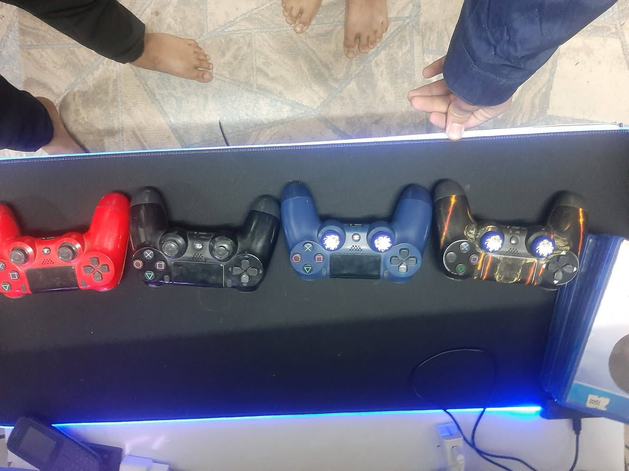 بلي فات للبيع
مع خمس أقراص 
مع اربع يدات اثني اصليه اثنين تجاريه
مع دركسون px 3
مع يو بي اس
السعر: 400وبي مجال
للتواصل:*********** واتساب موجود
