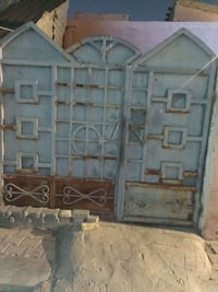 باب • يحتاج صبغ • ٥ميل