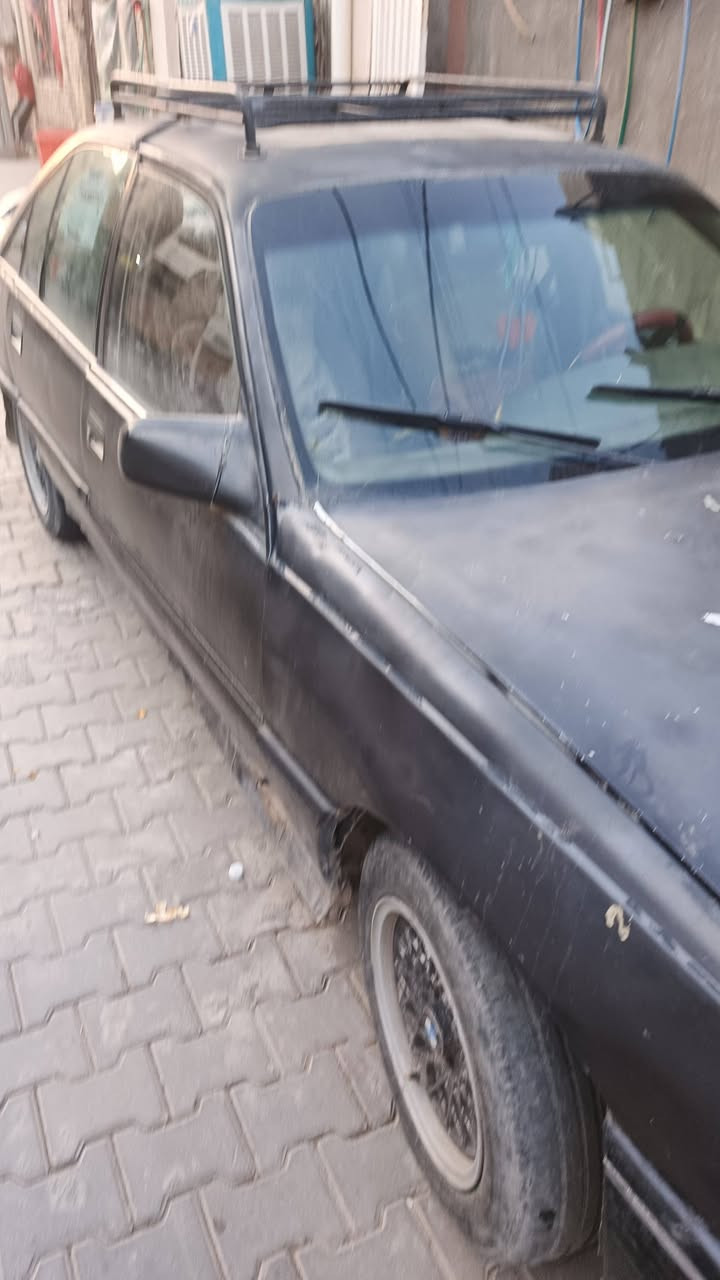 اوبل اوميكا محرك وكير ونجي حاويه جديد 
صدرها جديد قبل سبوع سويته تيارات باتري جديد كعربائيات كله شخاله سياره بسمي رقم انبار سعر 30وبيه مجال بصيط وبل عافيه ياخذه *********** واتساب
