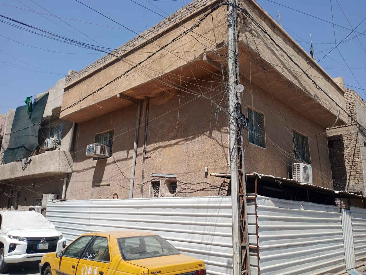 نصف قطعة المساحة 72 متر طابقين عكادة نضيف الموقع 
قطاع 9 ركن على ساحه 9*8 للبيع مستعجل للاستفسار اكثر الاتصال على *********** 
*********** المحامي مؤمل العبودي
