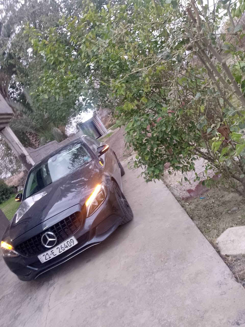 السلام عليكم
مارسدس للبيع موديل 2016 
ثلاثه قطعه صبغ
السعر 190 
مكان بغداد ابو غريب 
رقم الهاتف***********
