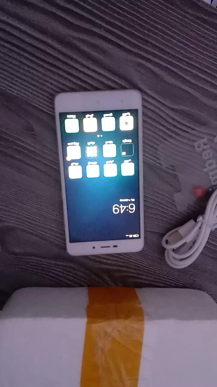 السلام عليكم 
موبايل بهذا الشكل 
ماركة شاومي 
ذاكرة 64 كيكا 
بالة شغال واضح بالصور 
نظام البيع فحم فحم فحم 
بسعر 35 ألف


**إذا كنت صاحب هذا الإعلان وتريد حذفه لأي سبب، رجاءا أرسل رسالة إلى الدعم الفني**