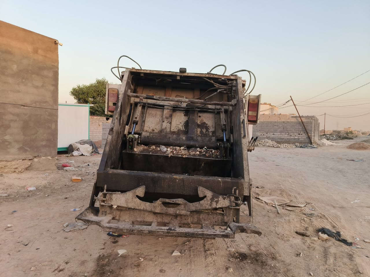 كابسه ازوزه نضيفه السياره والله العظيم محرك مكفول شاصي مكفول موديل 2007 كير مكفول كبسه نضيف السعر 110اتصال على الرقم ***********
