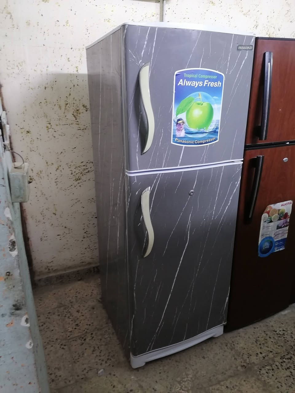 عارضات وثلاجات ومجمدات للبيع كلهن نظيفات كلش وكلهن تركي الاصلي المكان بغداد مدينة الصدر الشراي يتصل علة الرقم ***********
