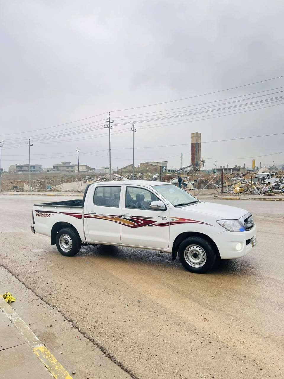 تویتا مەرزیە مودیل 2011 فول گیر تو ماتیک سعودی اسل دە بل ارباک ئاوینە کارە با حەساس شاشە و کامیرا ئاوینە ئیشارەت لایت بەرزو نزم ناوسور قولا بگیرو مە کینەی نە کراوەتەوە بەشەرتی دەفیتەر تە نها ١٨٠ رویشتوە سەیارەکە بی بویاخە توندوو تولی بە شەرت تەقەو وەرەقە بشکینە سە نەوی نوییە بە ناو خو مە*********** هيمن نيه سه يا ره كه تيل بو خاوه نيبكه كويسينجاك, أربيل
