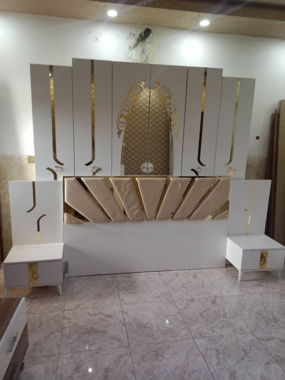 غرفه نوم 6 قطع للبيع مع شد ونقل ودوشك سعر 450 للتواصل ***********
