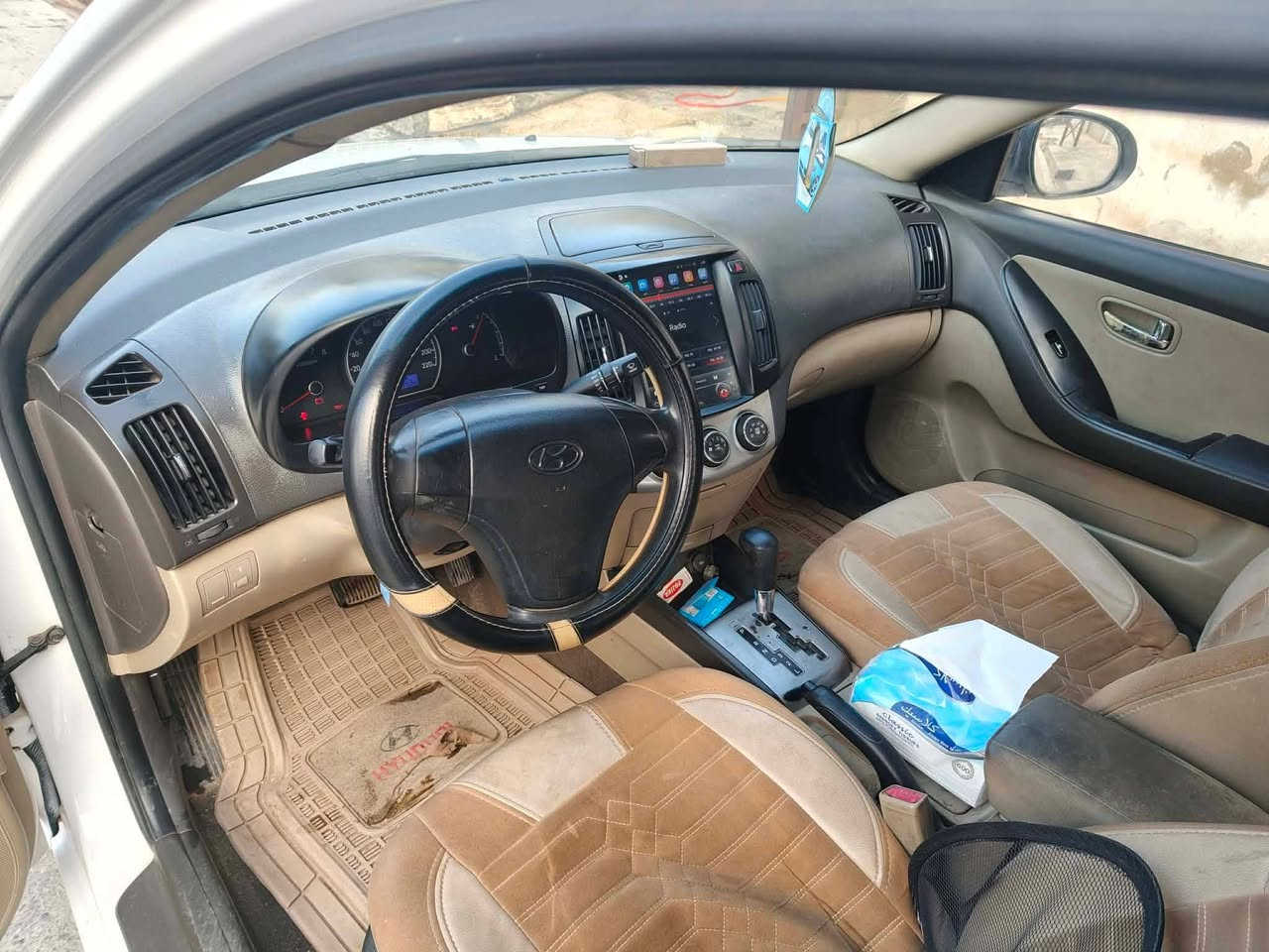 سيارة النترا 2011
گير اوتوماتيك 
بيها قطعتين صبغ بونيد وجاملخ
بدون دواخل
114 وبيها مجال للطيبين
***********
