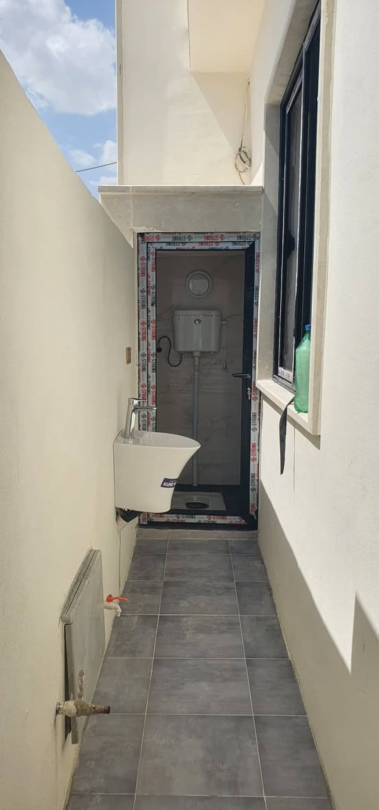 🔥للبيع🔥للبيع🔥شارع 15دارين سكني بناء حديث zero
#الموقع حي السماح الاساتذه خلف المستوصف
#المساحه 150متر واجهة 7.5×20
يتكون من طابقين ...... 
#الطابق_الاول كراج, مطبخ ,حار, بارد, استقبال ,هول غرفتين نوم ,صحيات 
#الطابق_الثاني ثلاث غرف نوم هول صحيات 
✅الدار بناء حديث 2025 واجهة حلان نظام دكتات دش كاميرات شباك ألومنيوم سلايت... 
للاستفسار عن السعر وباقي التفاصيل
 الاتصال على الارقام 
***********
***********
