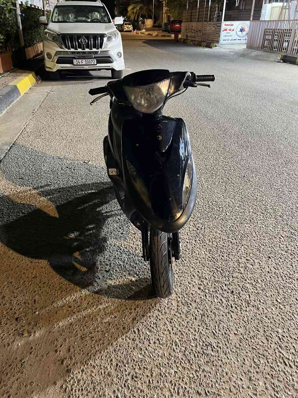 سلام عليكم ماكس عدله للبيع الدراجه كلشي شغال بيهة سلف هندر لايت زنون اشاير سكنات كلشي شغال الدراجه مختمه ويه المكينه الدراجه مفتوحه ولفات بلاديه من دراجه ثانيه فقط و الباقي كفاله  السعر ٦٠٠ و بيهة شي بسيط حك الجيه العنوان البصره حي الخضراء مقابيل معهد النفط الرقم ***********
