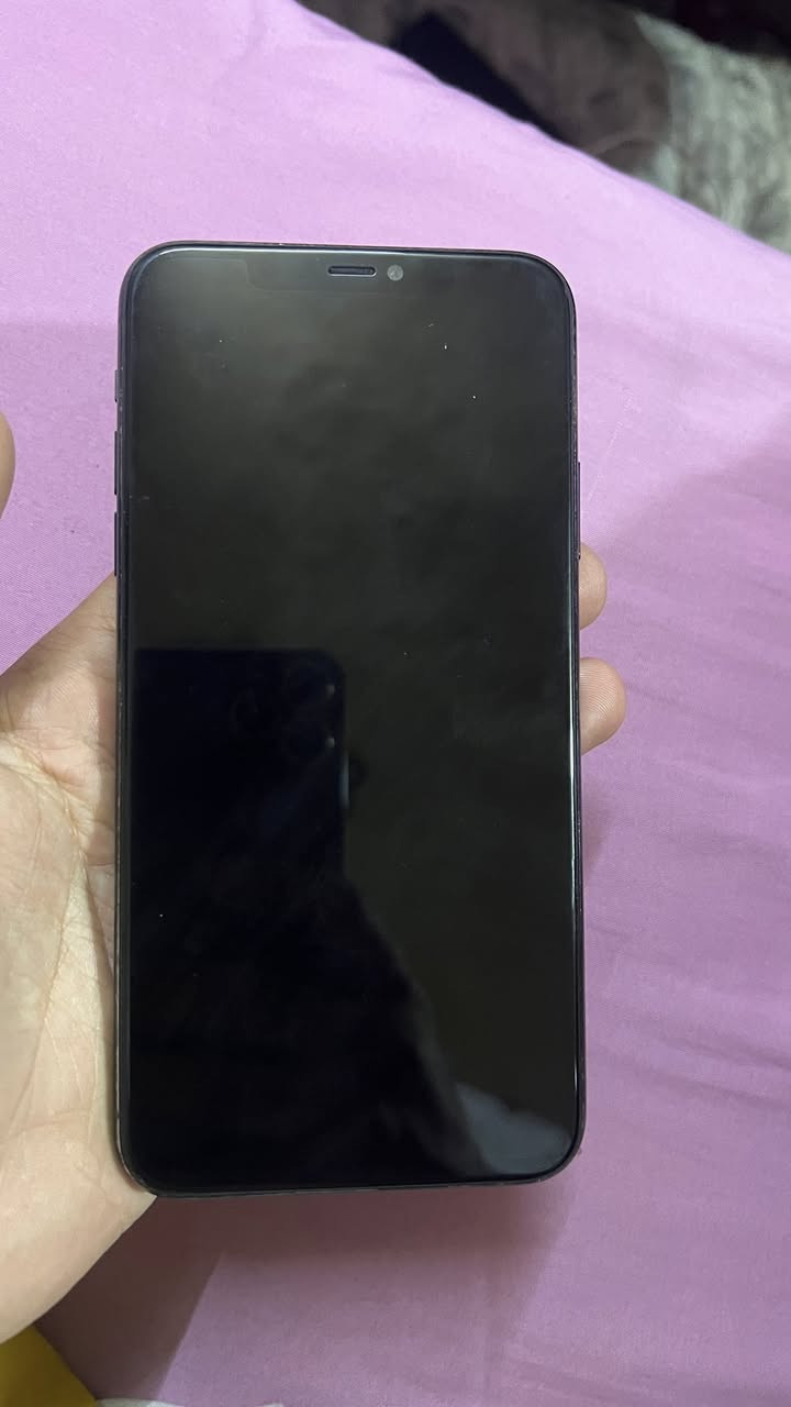 ١١ برو ماكس
ذاكرة ٢٥٦ 
بطارية ٨٦ 
مبدل شاشة +اهتزاز كامره  فقط بالبورترية x2
سعر ٢٠٠ وبي مجال بسيط 
*********** بغداد
