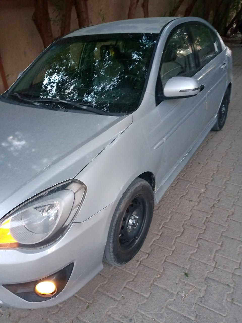 السلام عليكم هونداي اكسنت 2010رقم بغداد انكليزي بسمي مكفوله من الحادث بيه مكانات صبغ قليله محرك 1600لاتقصير ولابخاركير اوتوماتيك حداديه جديده صدر امامي وخلفي تبريد ثلج تخم تايرشاشه كامره خلفيه حساسات تحكم ستيرن جهتين مري شفط اشاير بلمري السعر83 مجال قليل في كربلاء رقم مبايل ***********
