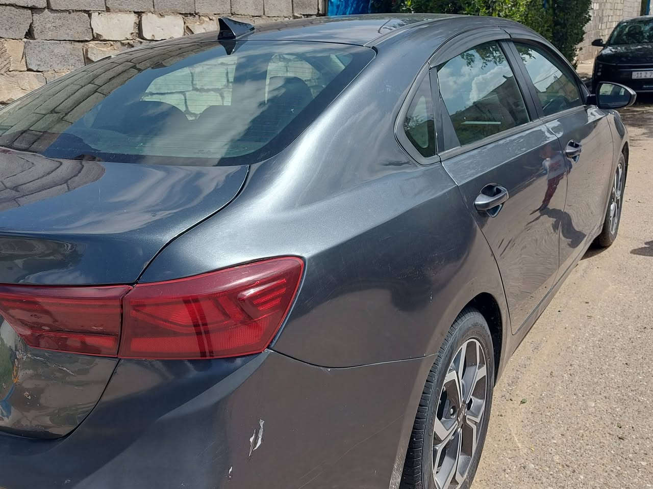 السلام عليكم للبيع كيا فورتي موديل 2019 رقم بغداد دولي بيها قطعه جاملغ خلفي صبغ بدون دواخل  ليبل واحد كلها كير ايتي مكينه 2000 دوش ما مفتوحة
تدفئه تبريد فول
 السعر 125 وبيها مجال
مكان بغداد رقم الهاتف ***********
