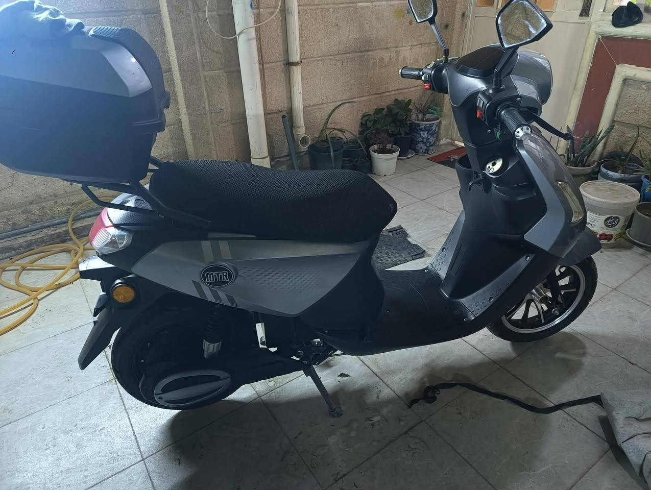 السلام عليكم دراجة شحن نوعMTRدراجة راقية من مؤيد طيارة بطاريات متوصطة والدراجة نضيفة وبعدهة وكالة السعر600 وبيهة مجال واليريدهة ما نختلف اني ويا 
رقمي *********** مكاني بغداد حي الجهاد ورقمي بي واتساب
