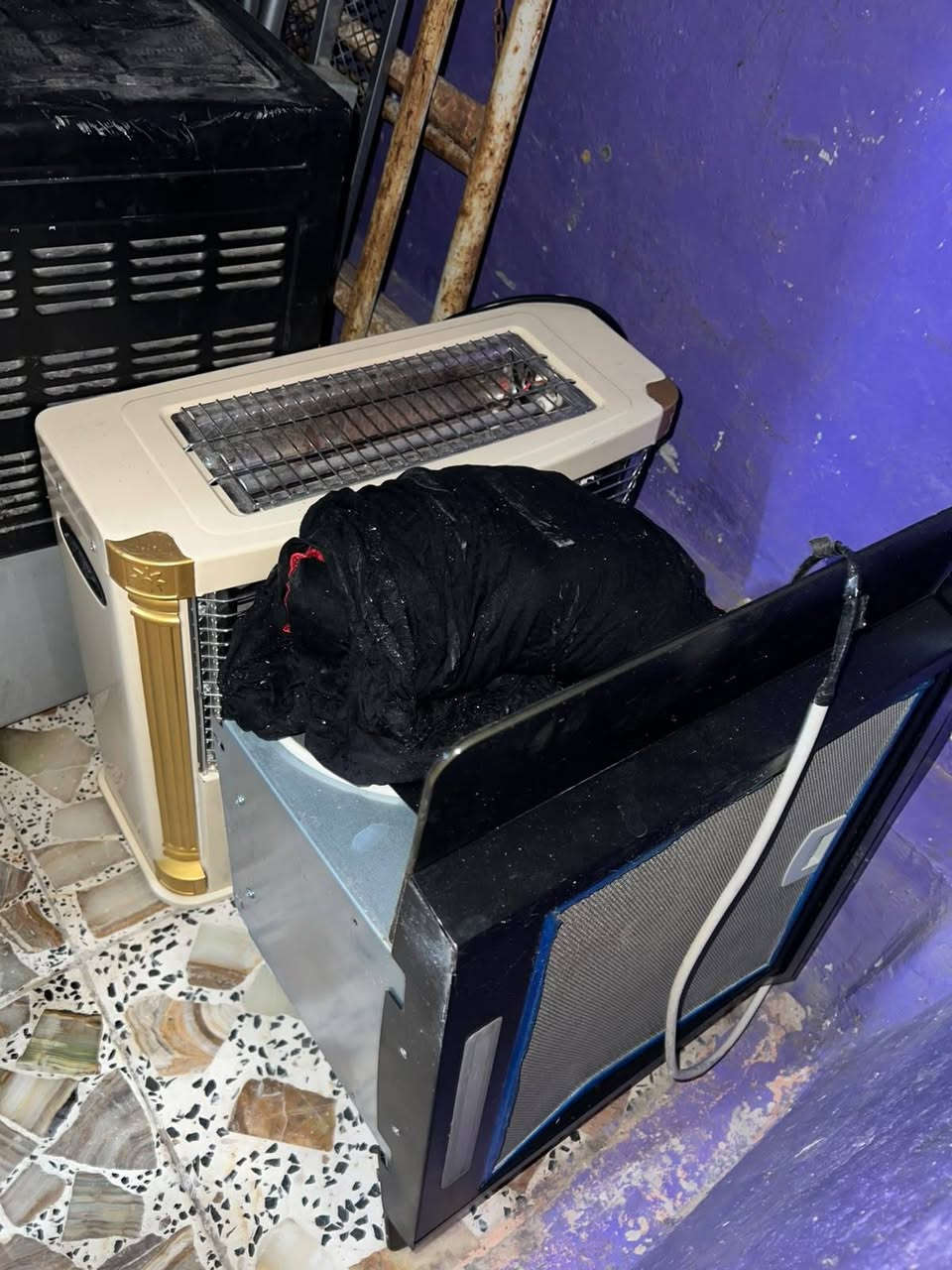 سلام عليكم غرض نضيفة مال بيت كلهن شغالات.   مستعجل علا بيعهن. ***********
