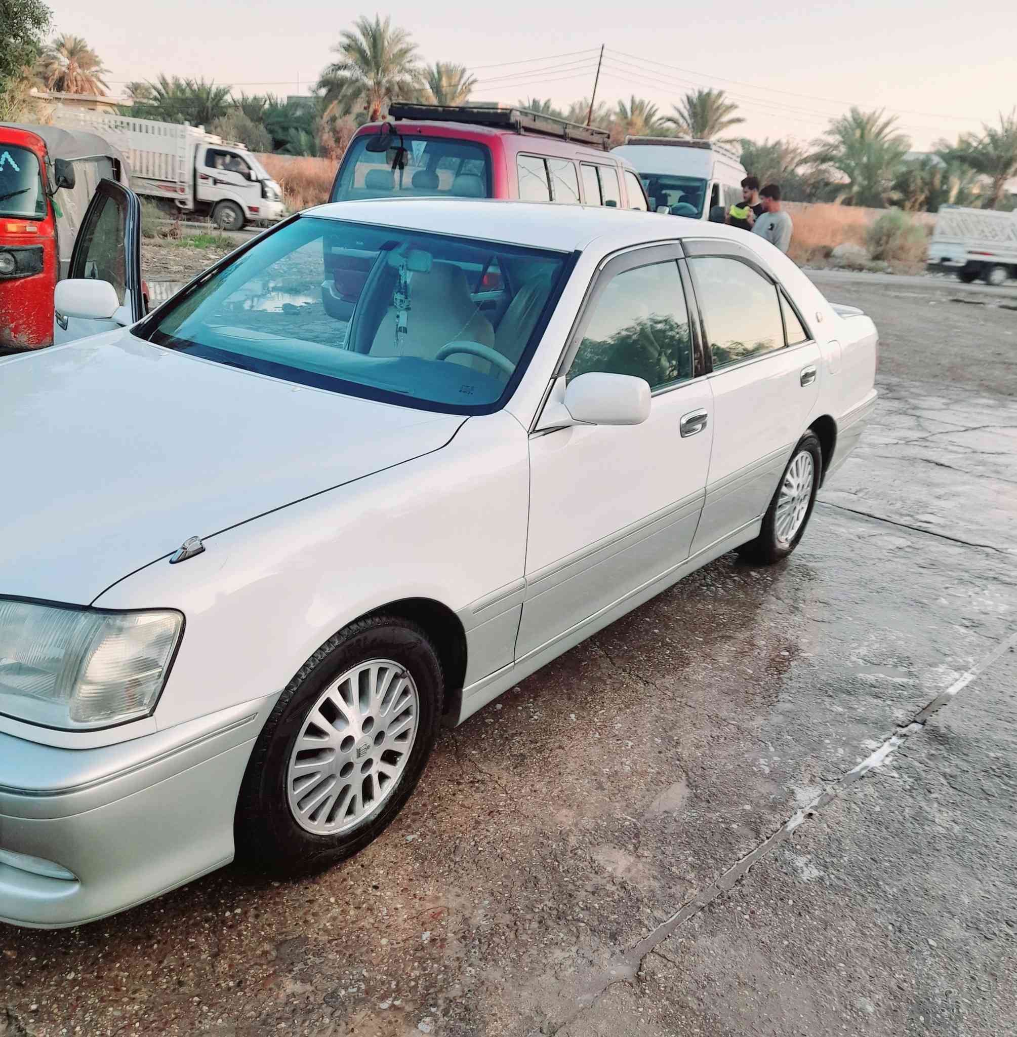 سلام عليكم سياره ملكه لبيع  مراوس رقم بغداد دولي سياره مكفولة اربع دكم  اصل بردة خلفية شاشة كرستال اصل تبريدقطعتين كشنات ربعة كهربائي ثلاجة ستيرن كهربائي مديل 2000 سنوية بسمي  سيارة جاهزة ححدادية  كير مكينة جديدة السعر 135وبيهة مجال مكاني بغداد رقم الهاتف ***********
