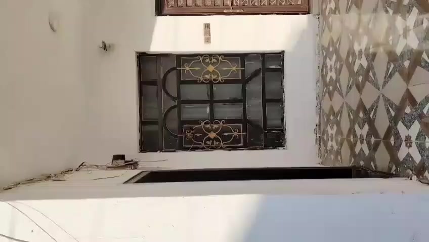 ياالله 
 بيت للبيع طابو صرف طوريريج حي الامير المساحه 171م يحتوي على ستة غرف نوم واستقبال وصاله ومطبخ وصحيات داخليه و خارجيه البيت طابقين البناء طابوق كونكريت مسلح البيت جديد تتوفر كافه الخدمات إضافة قريب عن المدارس الاعداديه والمتوسطة والابتدائيه للاستفسار اتصل على *********** مكتب الأخوين مقابل جامع البو سيود يرحب بكم اكثر التوضيح بالفديو
