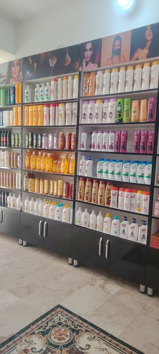 السلام عليكم
للبيع رفوف 
خشب تركي نوع Hdf درجة اولى
 عمق 30 عرض متر
ارتفاع مترين و20سم
انارة + اعلان + خزن 
العدد 20 رف سعر الرف 150
واكو بدون خزن واعلان واناره سعرهم 50 الف
وعندي ميز وسطي جام 
العنوان بغداد منطقة الثعالبه 
#رفوف
#كوزمتك***********
