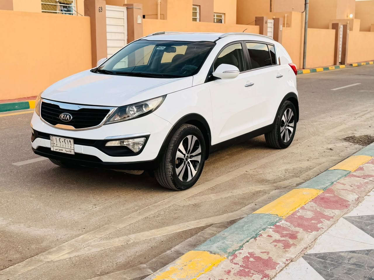 السلام عليكم
كيا سبورتج 2014 خليجي 
جديده كلش كارتون
حداديه 
تخم تاير 
تبريد وتدفئة 
كاميرا بلاد
حساسات خلفيه 
جديده وجاهزه للأخير 

ملاحظة بيها بنيد وباب العبري فتح فقط بدون دواخل شرط السونار  

السعر 145$ وبيها مجال 

العنوان بابل الشوملي
 
***********
