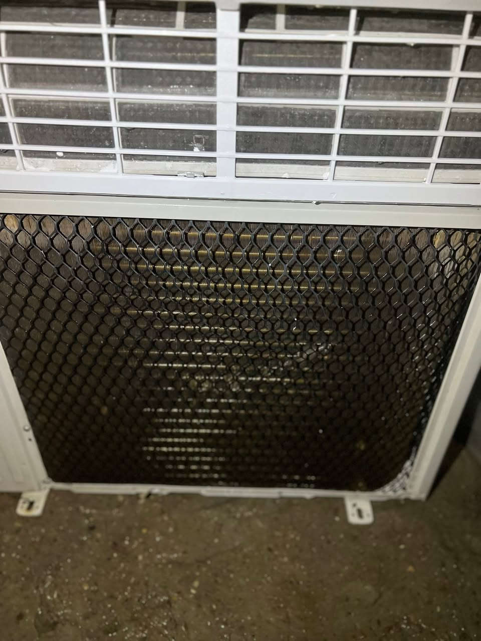 السلام وعليكم اخوان للبيع سبلت كرافت 1 طن  T3
نضافه 95/100 تبريده ثلج ❄️☃️🧊+تدفئه 🔥🐦‍🔥❤️‍🔥 كامل مكمل جيب وشد بواري جدد ريمونت وايرات اخوان 
 السبلت كله على وضع الشركه  الجهاز رديتراته صفر  
غازه٢٢ غاز مقفول مالت الشركه مغسول وجاهز 
بعد معروف الكرافت بتبريده ودفعه القوي جاهز بس عليك تشده مشتغل موسم واحد راديترات لوك موس 
السعر 275 وبي مجال بسيط 
اخوان السبلت مو انفيرتر عادي
شارع فلسطين ***********
