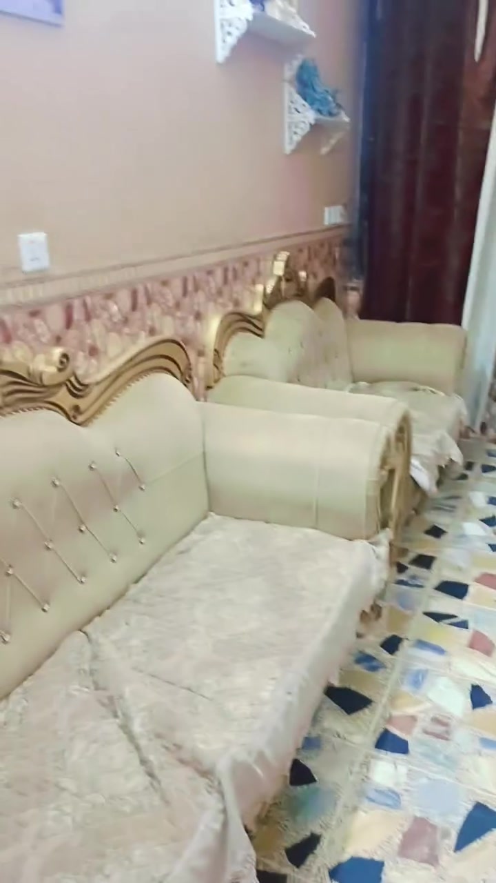 السلام عليكم تخم تركي ١٠ مقعد نضيف سعره ٦٥٠ مكاني بغداد الشعب ***********
