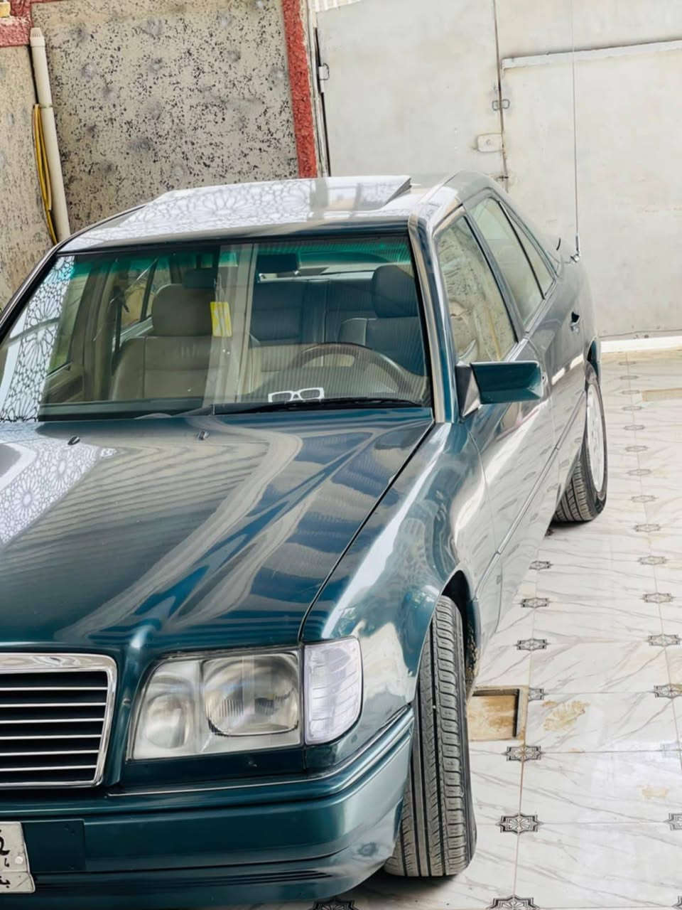 سلام عليكم مرسدس دب
موديل ٩١
سياره اخضر غير محدد مو تجي وتكلي هاي لونين لن مكتوب بسنويه اخضر غير محدد ولااخضر بيه درجات 
محرك فورمتك تو ويل 
سياره نفس الصور 
بيه خيط بخار بدون تنقيص 
فريز عطلان كمبرسر شغال 
سياره كشنات تحكم 
مري تحكم 
Abs
سلايد 
صيدليه الألماني 
كهربائية شغاله كله 
قواعد دبل بلادي 
منظومة زنون 
منظومة بانزين جديده فيتم بم وعنكوبت وشوته 
تخم تاير جديد 
دبل ايرباك 
تجوي كهرباء 
السعر ٦٥وبي مجال وترهم مرواس المكان الأمين الثانيه 
***********
